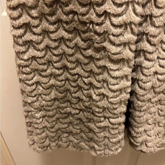 Nicole Miller Textured Tan Blanket EUC!! - Picture 5 of 16